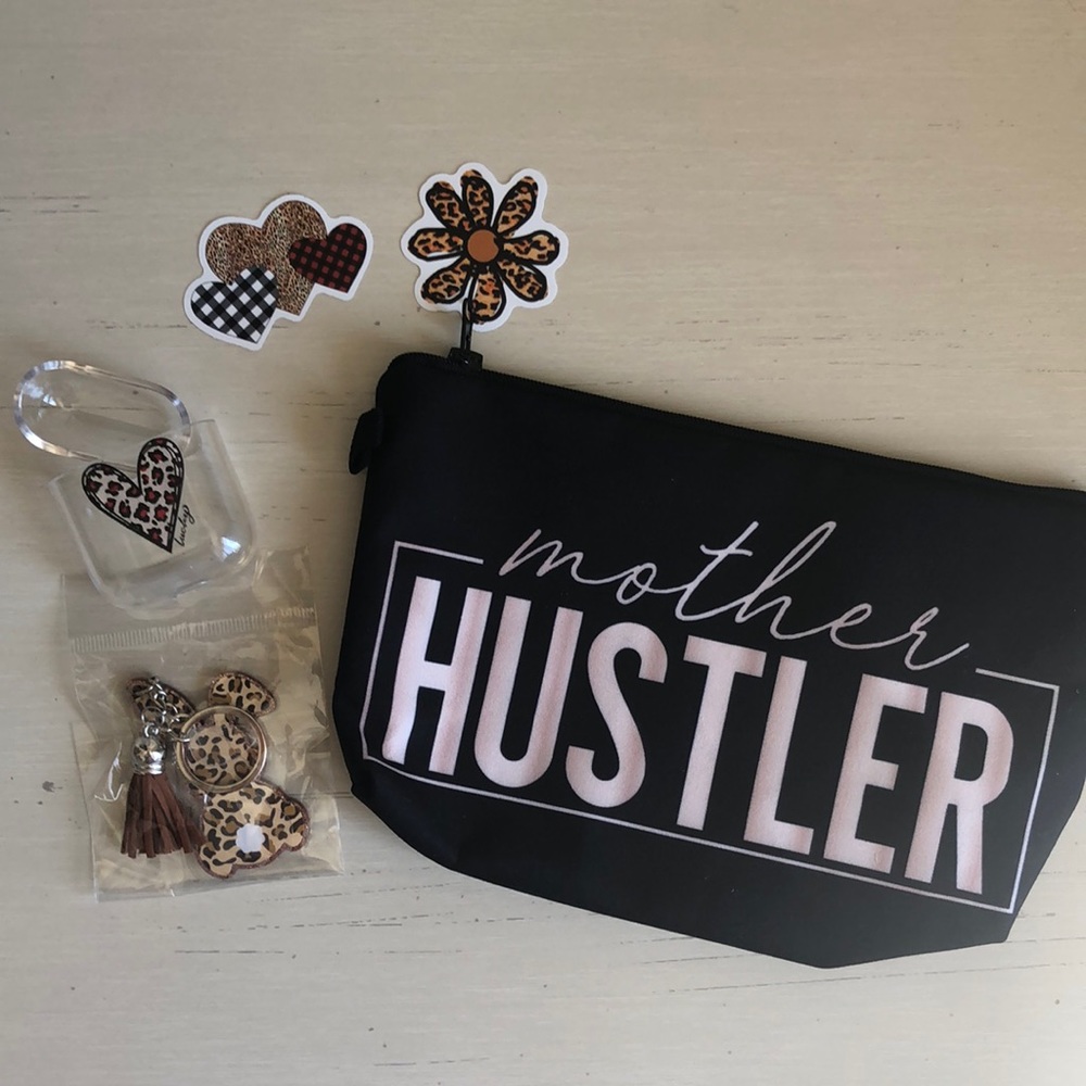 Cosmetic pouch gift set